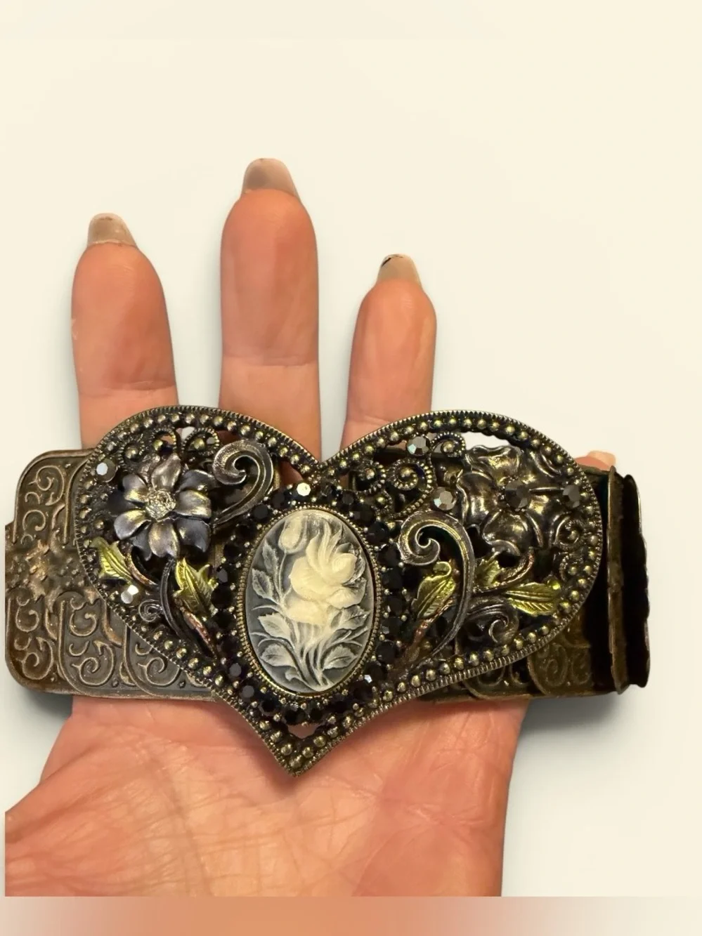 Vintage-Inspired Gold Heart Belt with Floral Cameo